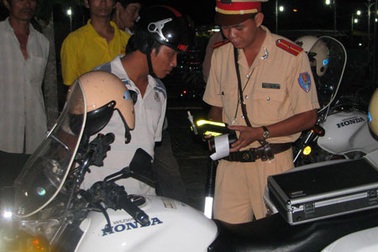 Mạnh tay với người uống rượu bia điều khiển phương tiện GT: Dư luận đồng tình! 