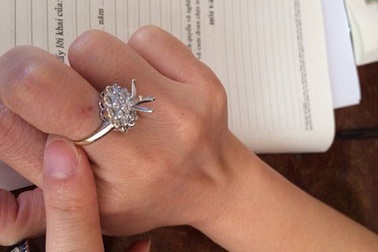 Qua đêm khách sạn 5 sao, nữ đại gia mất nhẫn kim cương 2 tỷ