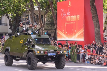 Chiêm ngưỡng dàn xe cơ giới hiện đại của Công an Hà Nội