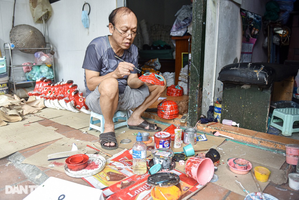 Đôi vợ chồng một năm làm hơn 2.000 chiếc mặt nạ giấy bồi độc lạ ở Hà Nội - 2 Đôi vợ chồng một năm làm hơn 2.000 chiếc mặt nạ giấy bồi độc lạ ở Hà Nội - 2