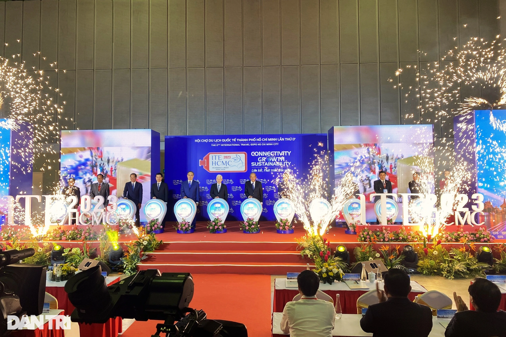 Thu hơn 482.000 tỷ đồng, ngành du lịch vẫn có 3 điều chưa đạt như mong đợi - 1 Thu hơn 482.000 tỷ đồng, ngành du lịch vẫn có 3 điều chưa đạt như mong đợi - 1