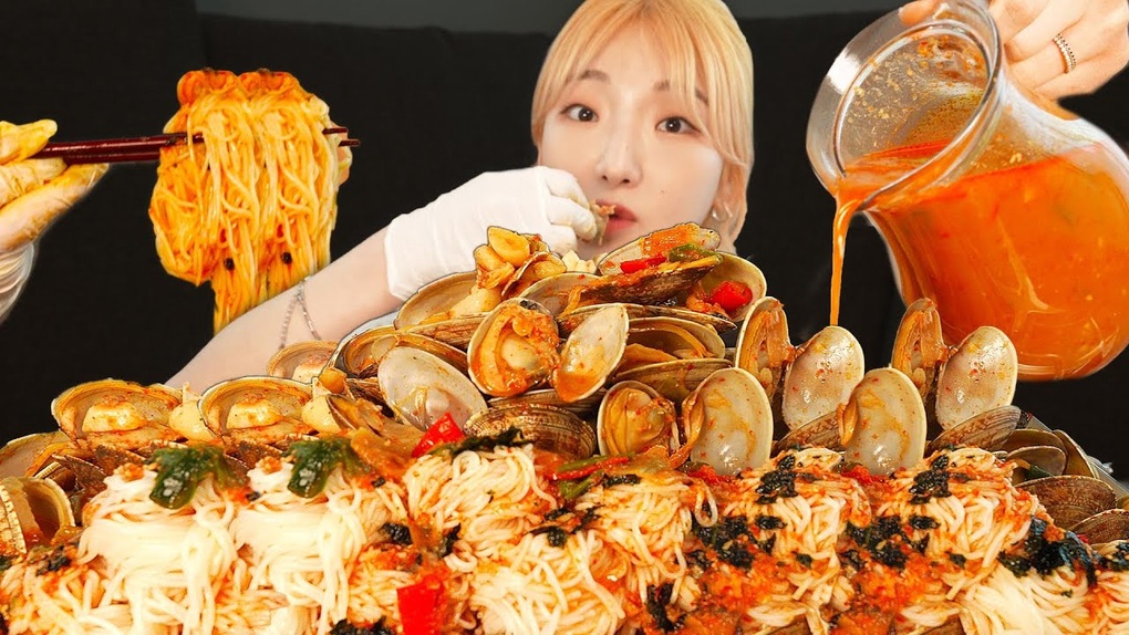 Cô gái kiếm 200 triệu đồng cho mỗi video quay cảnh ăn thùng uống vại - 2