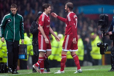 Cha con Beckham sát cánh trong chiến thắng trước ngôi sao thế giới