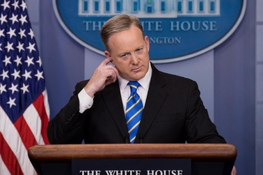 Tổng thống Trump hối hận vì chọn người phát ngôn Nhà Trắng?