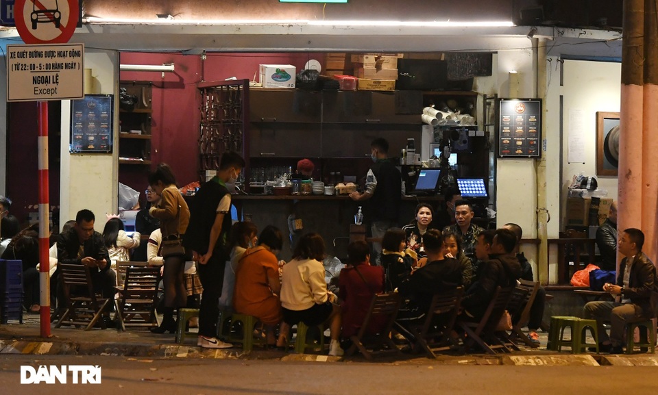 Hà Nội giải thích rõ hàng quán nào phải đóng cửa từ ngày 16/2 - 1 Hà Nội giải thích rõ hàng quán nào phải đóng cửa từ ngày 16/2 - 1