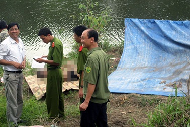 Phát hiện xác người đàn ông xăm trổ đầy mình