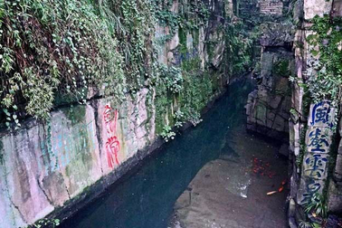 Bí ẩn ngôi mộ cổ bất khả xâm phạm dưới hồ, được bảo vệ bởi 3.000 thanh kiếm