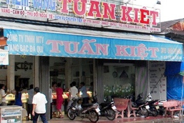 Vụ đổ xô đi bán vàng ở Cà Mau: Công an điều tra kẻ tung tin đồn