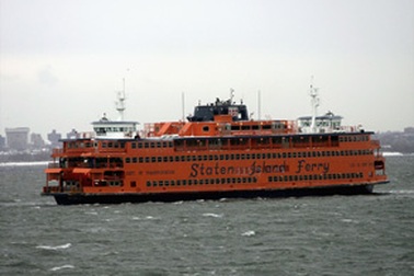 Phà New York lao hết tốc lực vào cầu tàu, 15 người bị thương