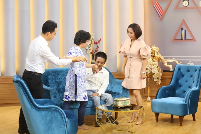 Cảm phục nghị lực phi thường của cặp vợ chồng khuyết tật - Ảnh 2. Cảm phục nghị lực phi thường của cặp vợ chồng khuyết tật - Ảnh 2.