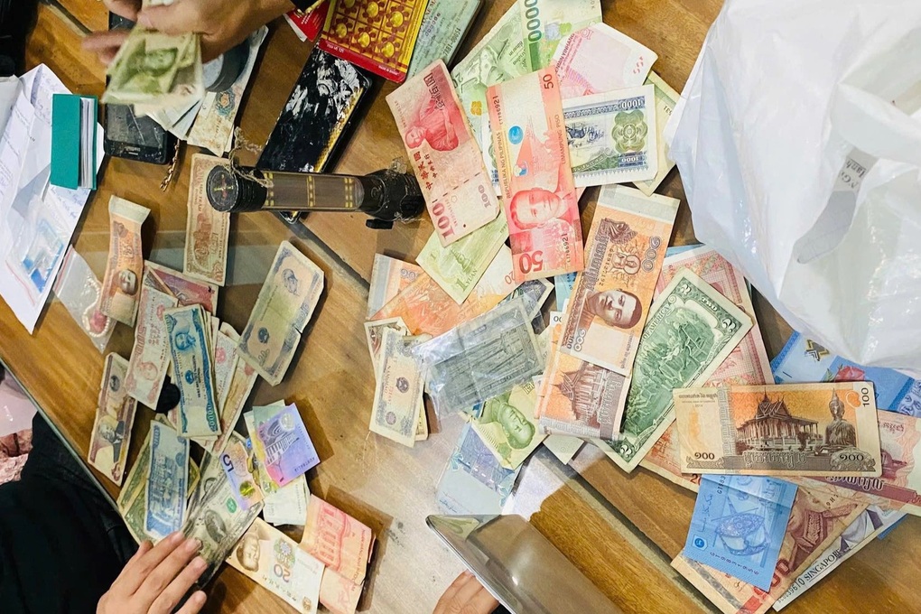 Vừa chôm túi xách của phụ nữ ngủ trên ô tô gặp ngay công an đi tuần - 1 Vừa chôm túi xách của phụ nữ ngủ trên ô tô gặp ngay công an đi tuần - 1