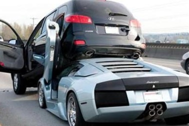 Lamborghini Murcielago rúc đuôi Santa Fe