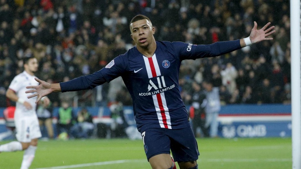 Những ngôi sao xuất sắc ở tuổi 21: Messi, CR7 chào thua Ronaldo “béo” - 4 Những ngôi sao xuất sắc ở tuổi 21: Messi, CR7 chào thua Ronaldo “béo” - 4