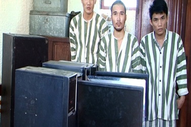 Nhóm đối tượng 9x đột nhập trường học trộm máy vi tính