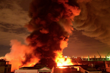 Cháy, nổ lớn tại khu vực nhà kho gần cảng Sài Gòn