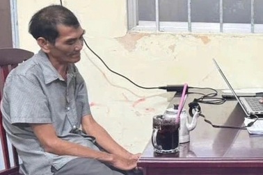 Người đàn ông 53 tuổi thừa nhận nhiều lần xâm hại bé gái 10 tuổi