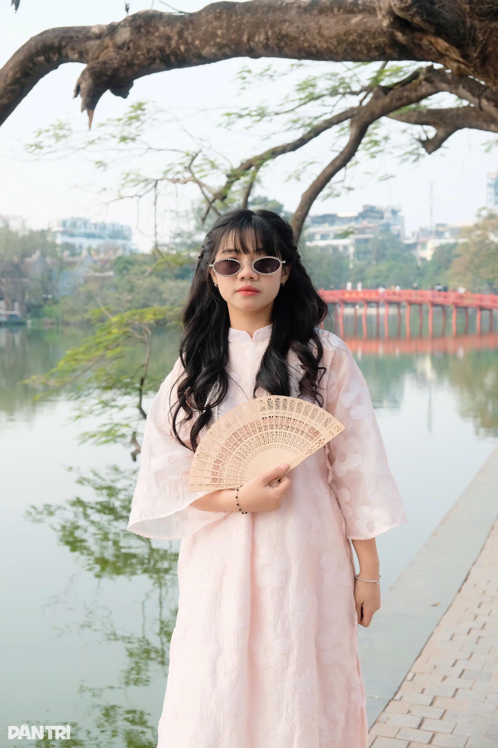 View - Hơn một tháng trước Tết, Gen Z chi tiền triệu chụp bộ ảnh áo dài tại Hà Nội | Báo Dân trí