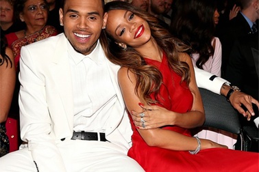Chris Brown hối tiếc vì đánh Rihanna