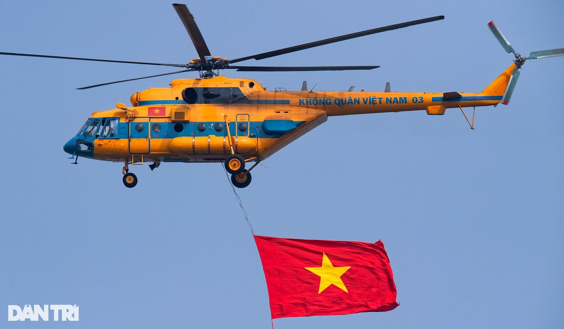 Cận cảnh dàn trực thăng bay huấn luyện phục vụ Triển lãm Quốc phòng quốc tế - 14 Cận cảnh dàn trực thăng bay huấn luyện phục vụ Triển lãm Quốc phòng quốc tế - 14