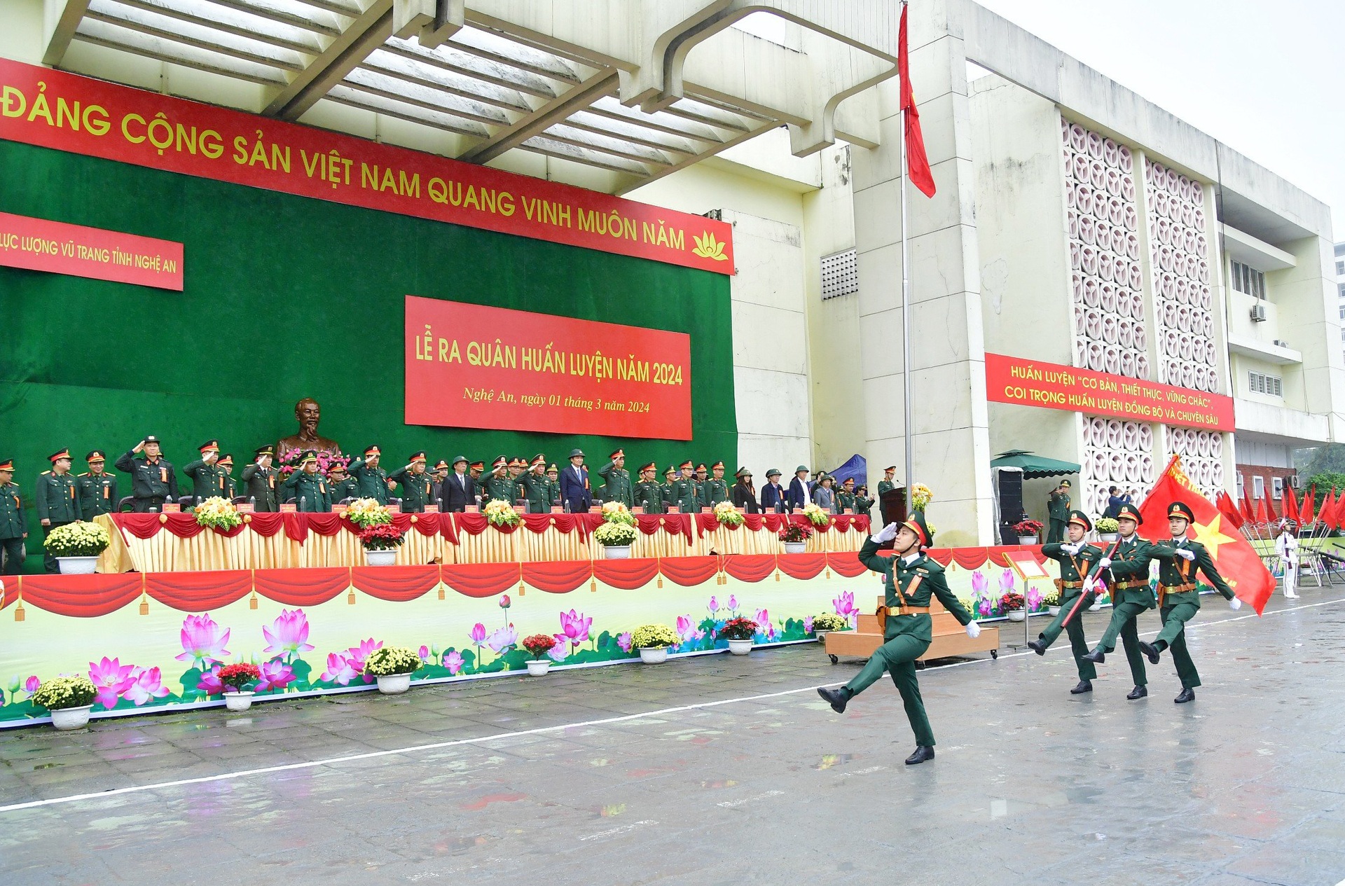 Lực lượng vũ trang phô diễn sức mạnh trong lễ ra quân huấn luyện - 1 Lực lượng vũ trang phô diễn sức mạnh trong lễ ra quân huấn luyện - 1