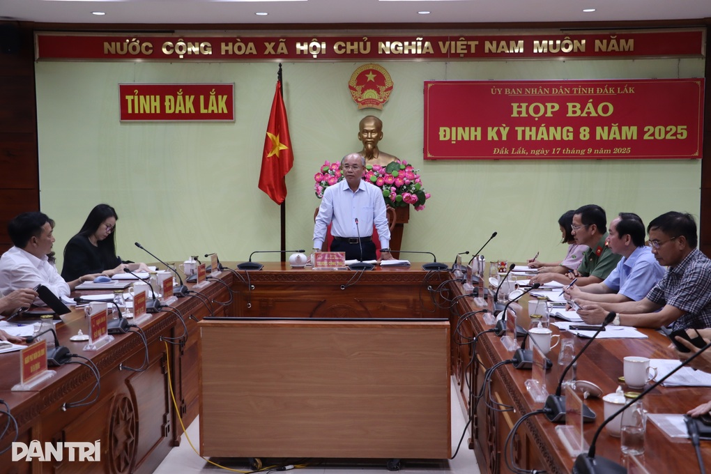 Yêu cầu trường học dừng ngay đề xuất mỗi tuần 3 màu đồng phục - 2