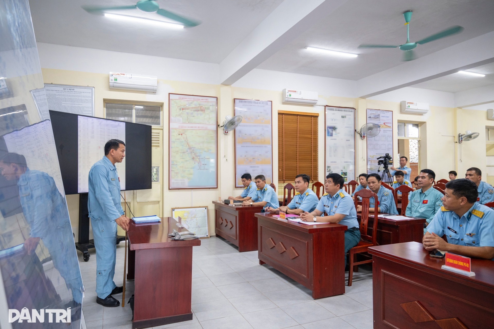 Những đảng viên bay giữa trời vinh quang - 8 Những đảng viên bay giữa trời vinh quang - 8