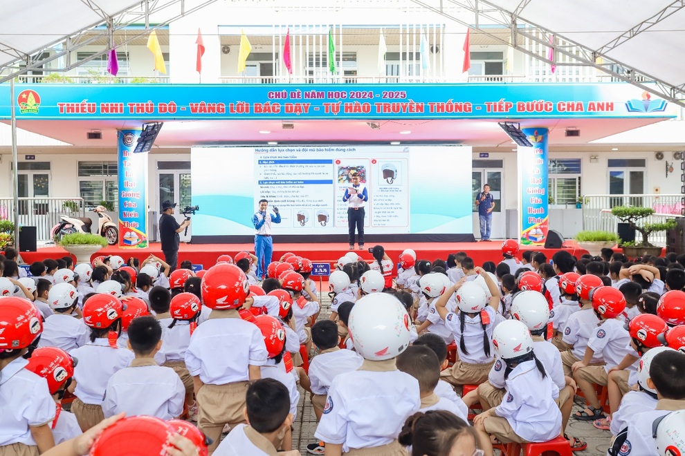 Honda Việt Nam trao hơn 1,7 triệu mũ bảo hiểm cho học sinh lớp 1 toàn quốc - 3 Honda Việt Nam trao hơn 1,7 triệu mũ bảo hiểm cho học sinh lớp 1 toàn quốc - 3