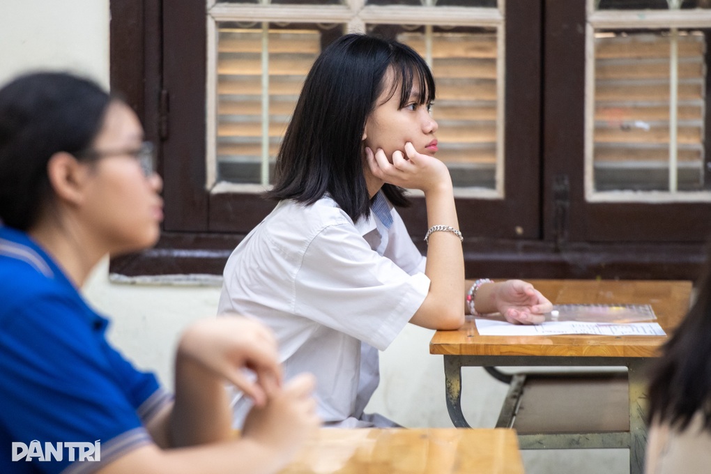 2 thí sinh bị đình chỉ trong buổi thi lớp 10 môn ngữ văn tại Hà Nội - 1 2 thí sinh bị đình chỉ trong buổi thi lớp 10 môn ngữ văn tại Hà Nội - 1
