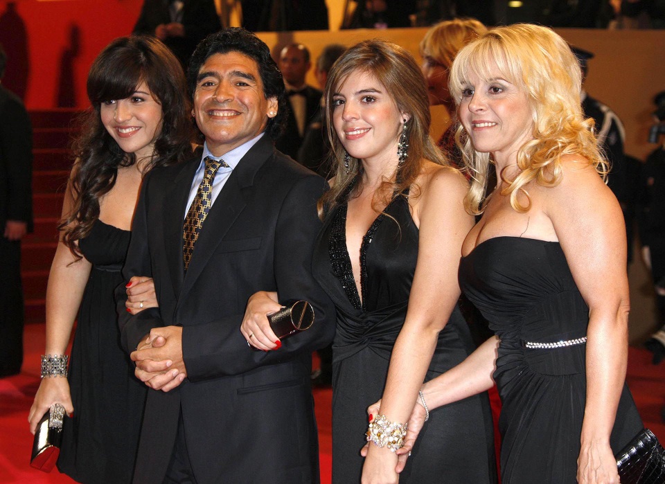 Thi thể Maradona được yêu cầu bảo quản để phòng cho… kiện tụng - 2 Thi thể Maradona được yêu cầu bảo quản để phòng cho… kiện tụng - 2