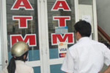 Hàng loạt “sự cố” khi sử dụng thẻ ATM