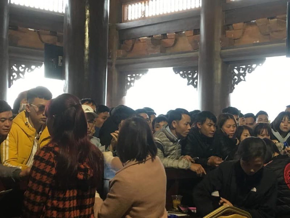 Biển người nườm nượp đổ về ngôi chùa lớn nhất thế giới ở Hà Nam - 4 Biển người nườm nượp đổ về ngôi chùa lớn nhất thế giới ở Hà Nam - 4