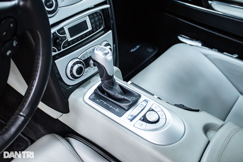 Cận cảnh mũi tên bạc Mercedes-Benz SLR McLaren độc nhất Việt Nam - 11 Cận cảnh mũi tên bạc Mercedes-Benz SLR McLaren độc nhất Việt Nam - 11