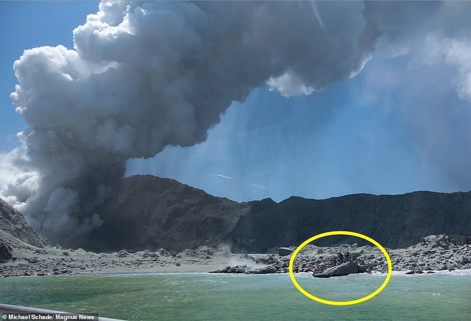 Núi lửa bất ngờ phun trào ở New Zealand, 5 người chết, hơn 20 người nghi mất tích - 6 Núi lửa bất ngờ phun trào ở New Zealand, 5 người chết, hơn 20 người nghi mất tích - 6
