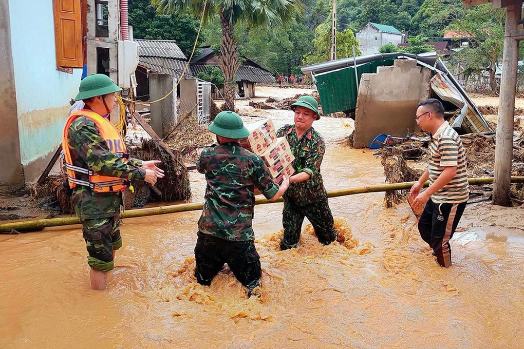 Thủ tướng: Cấp lương thực cho dân bị cô lập bởi bão số 3 nhanh nhất có thể - 1