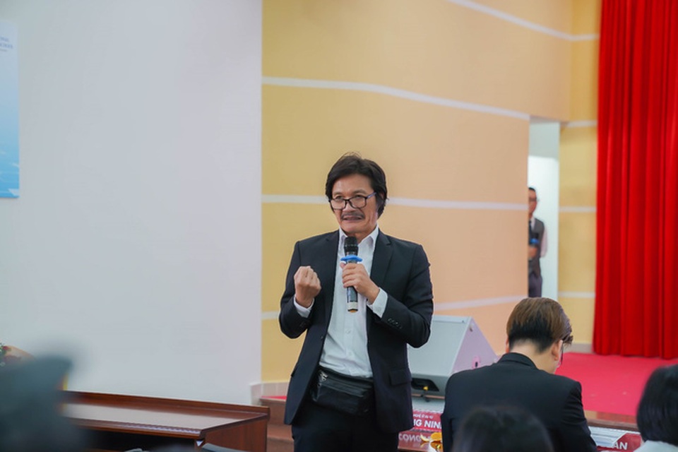 NSƯT Công Ninh tiết lộ cơ duyên gặp vợ kém 22 tuổi - 3 NSƯT Công Ninh tiết lộ cơ duyên gặp vợ kém 22 tuổi - 3