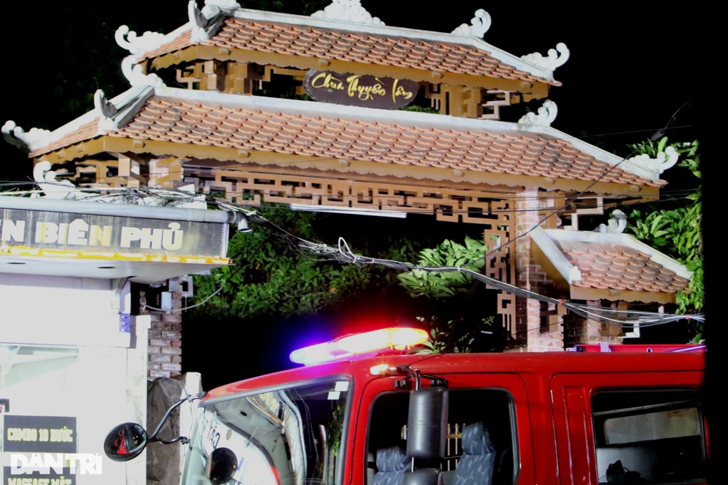 Cháy chùa Thuyền Lâm trong đêm ở Huế - 2 Cháy chùa Thuyền Lâm trong đêm ở Huế - 2