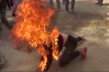 Tẩm xăng thiêu vợ vì ghen tuông