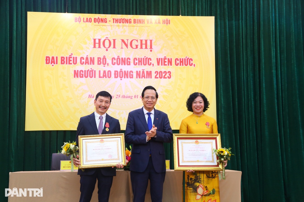 Phấn đấu hoàn thành các nhiệm vụ lao động, người có công và xã hội - 4 Phấn đấu hoàn thành các nhiệm vụ lao động, người có công và xã hội - 4