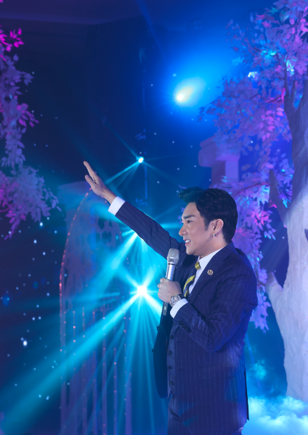 Phương Thanh gấp rút bay từ Mỹ về Việt Nam để hát show Quang Hà - 1 Phương Thanh gấp rút bay từ Mỹ về Việt Nam để hát show Quang Hà - 1