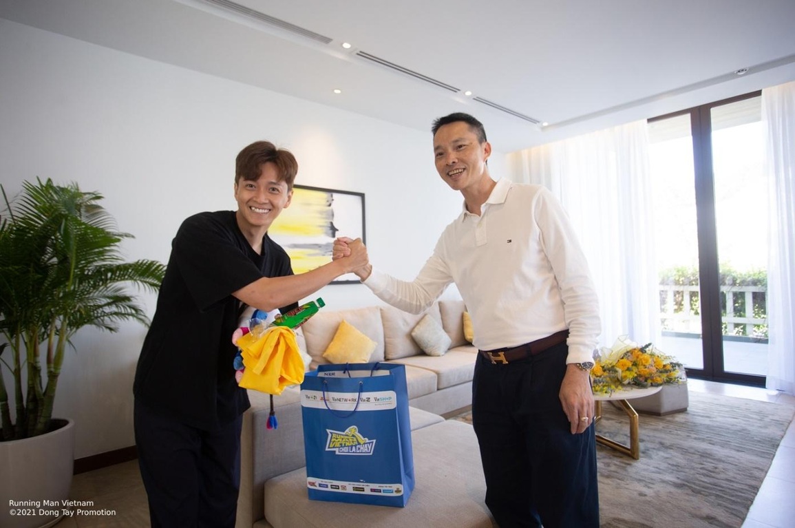 Dàn cast Running Man Vietnam lên đồ siêu đẹp, nổi bật trên du thuyền tại Hạ Long - 5 Dàn cast Running Man Vietnam lên đồ siêu đẹp, nổi bật trên du thuyền tại Hạ Long - 5