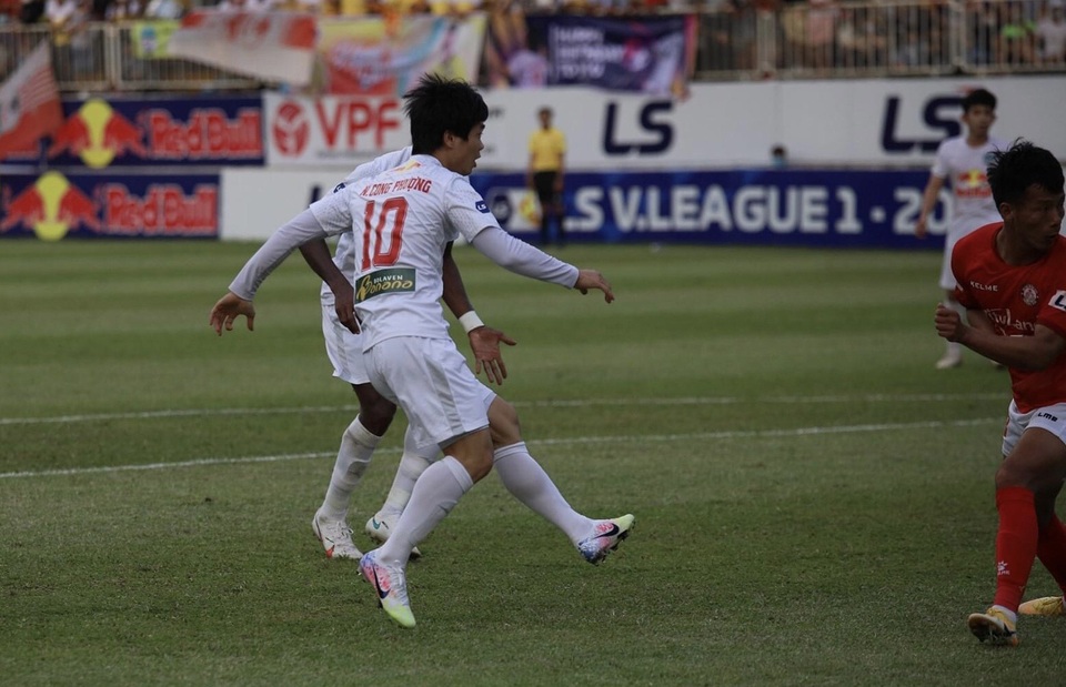 Báo Thái Lan: HLV Kiatisuk đang… đánh chiếm V-League - 3