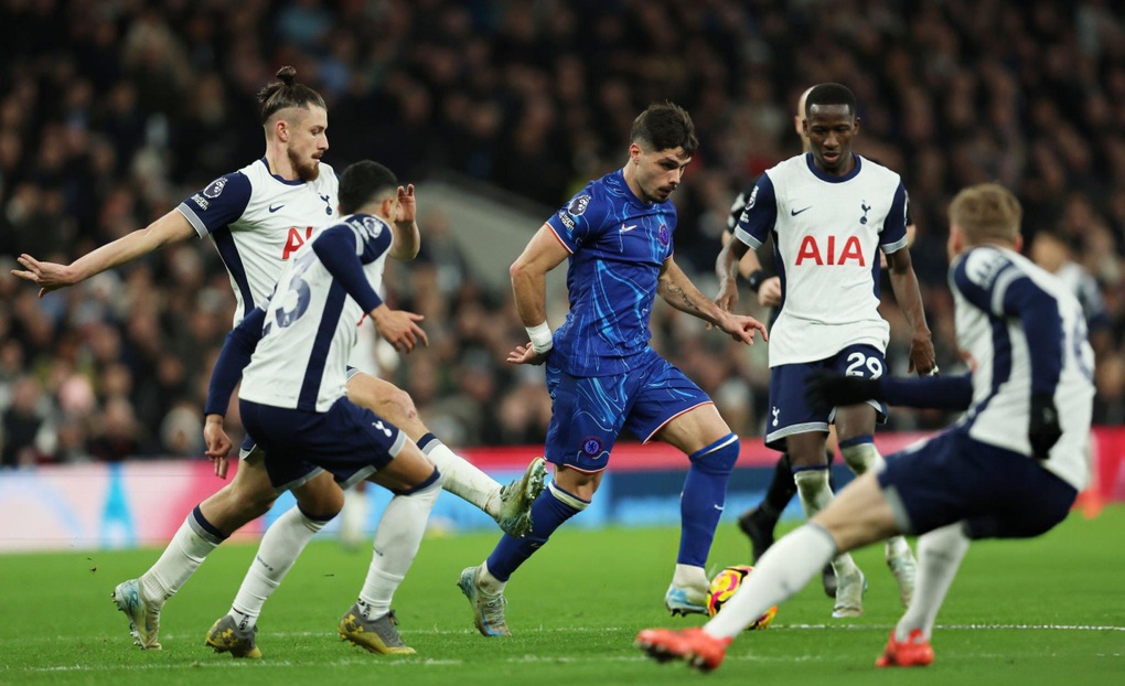 Ngược dòng hạ Tottenham, Chelsea đua vô địch với Liverpool - 2