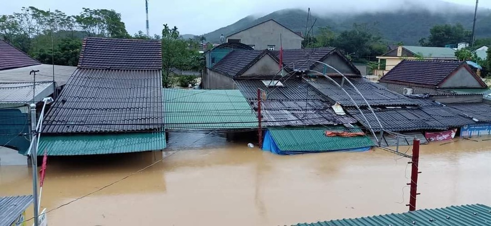 Lũ rút, cầu bất ngờ sập, người dân nhốn nháo - 3 Lũ rút, cầu bất ngờ sập, người dân nhốn nháo - 3