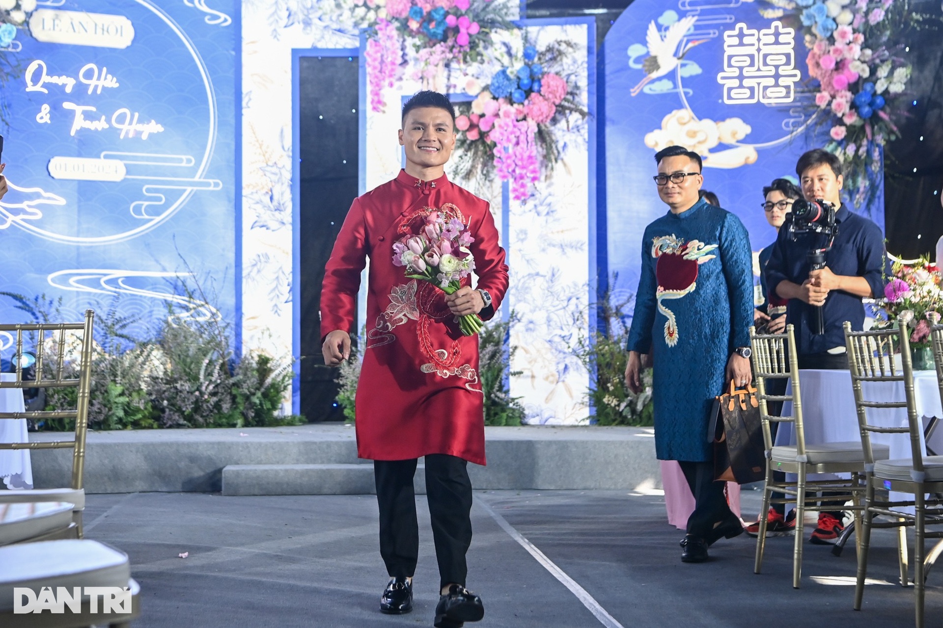 Ăn hỏi Quang Hải: Nhà trai dựng rạp hoành tráng, đưa sính lễ bằng xe sang - 17 Ăn hỏi Quang Hải: Nhà trai dựng rạp hoành tráng, đưa sính lễ bằng xe sang - 17