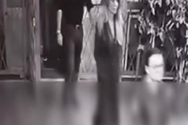 Angelina Jolie tới trung tâm tuyển quân Ukraine