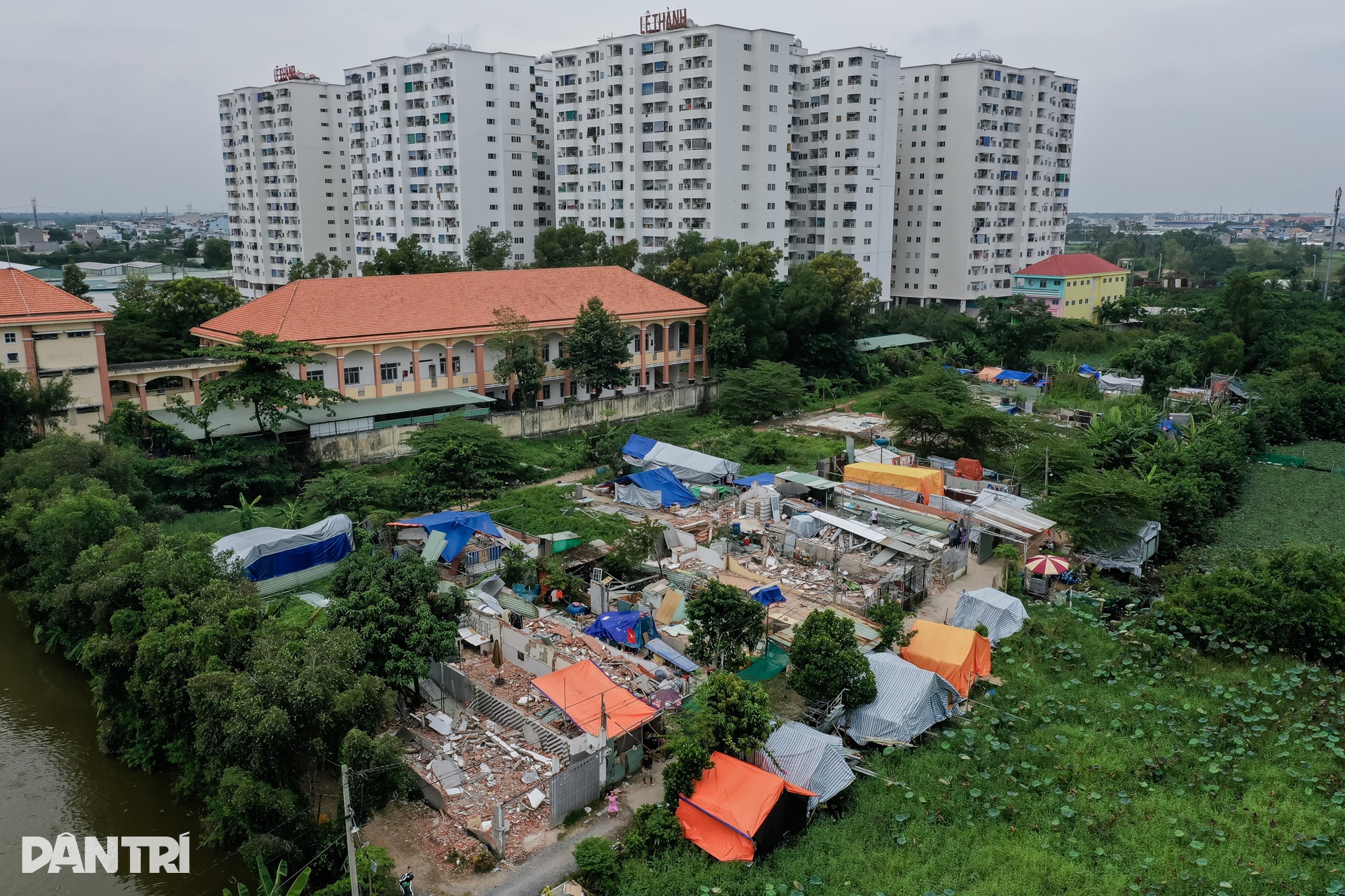Cuộc sống tạm bợ của những hộ dân có nhà xây lụi bị tháo dỡ - 1 Cuộc sống tạm bợ của những hộ dân có nhà xây lụi bị tháo dỡ - 1