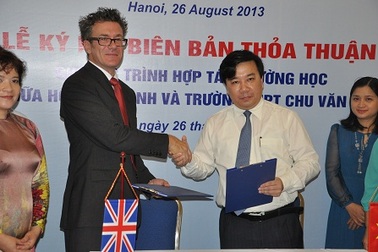 Trường THPT Chu Văn An ký kết hợp tác với Hội đồng Anh 