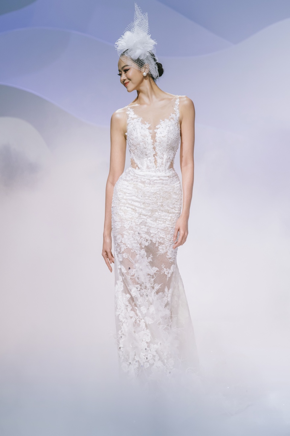 Diễn viên Ngọc Lan bất ngờ vác bụng bầu lên sàn catwalk - 8 Diễn viên Ngọc Lan bất ngờ vác bụng bầu lên sàn catwalk - 8