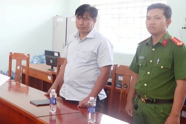 Bắt nguyên Giám đốc Trung tâm Giáo dục thường xuyên một huyện ở An Giang