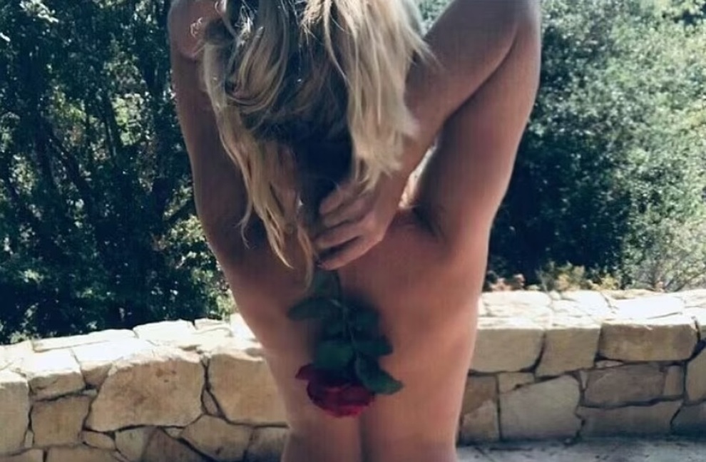 Britney Spears trấn an fan trước những đăng tải gợi cảm - 3 Britney Spears trấn an fan trước những đăng tải gợi cảm - 3